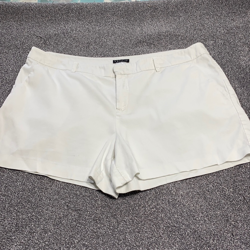 VENUS WHITE SHORTS
